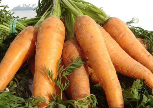 Carrot juice side effects - too much beta-carotene